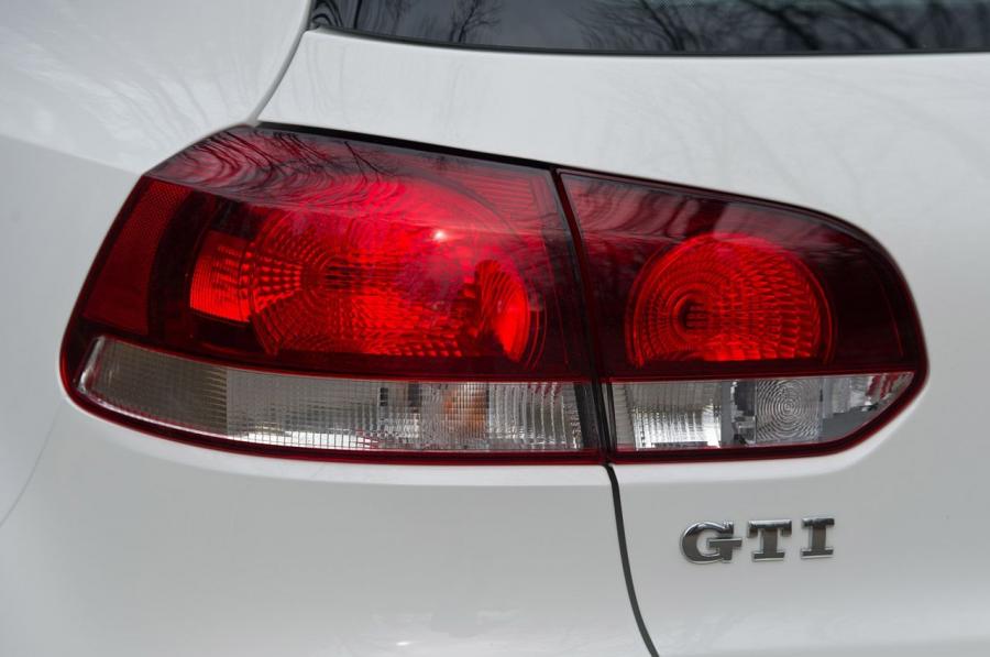  Volkswagen Golf GTi 2012 года  (фото 30 из 48)